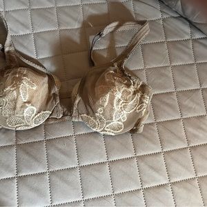 New lace bra by Victoria Secret vintage 2K’s